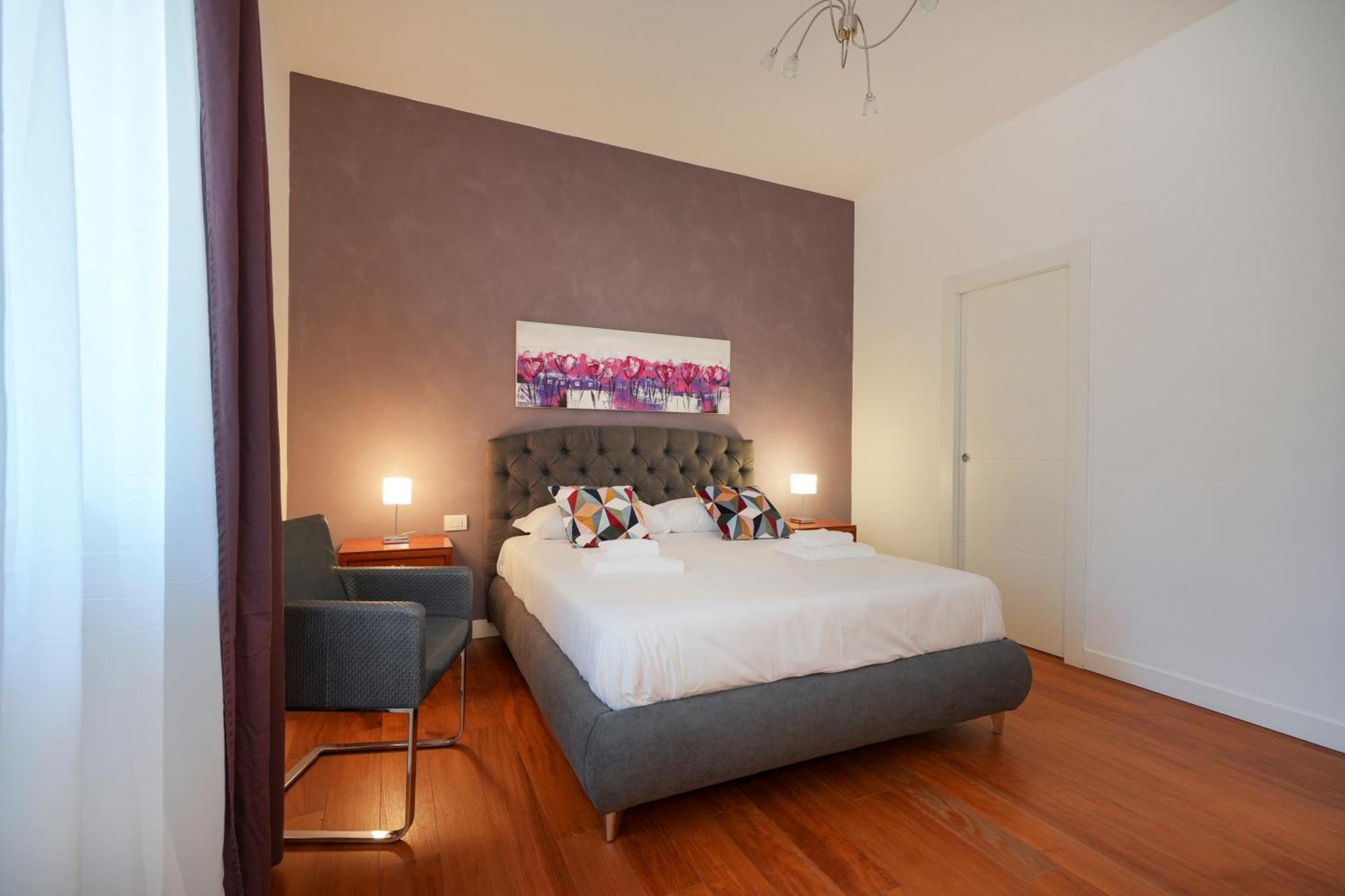 Gli Aquiloni Apartment - Steps From The Station Bari Bagian luar foto